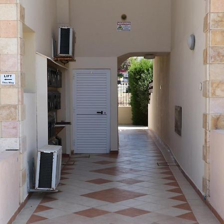 Sunset Apartment With Pool & 10 Mins To Venus Beach Paphos Exterior photo