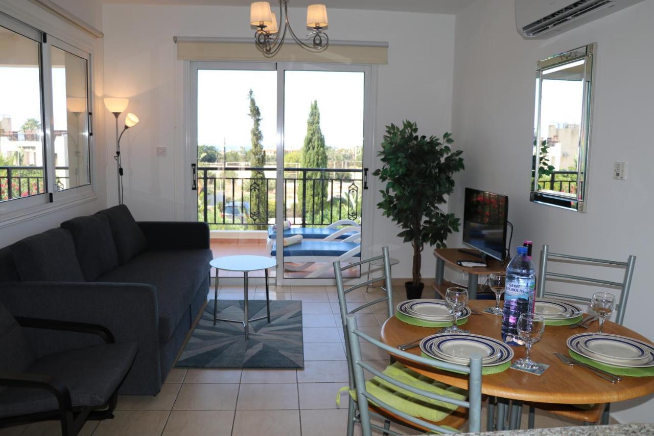 Sunset Apartment With Pool & 10 Mins To Venus Beach Paphos Exterior photo