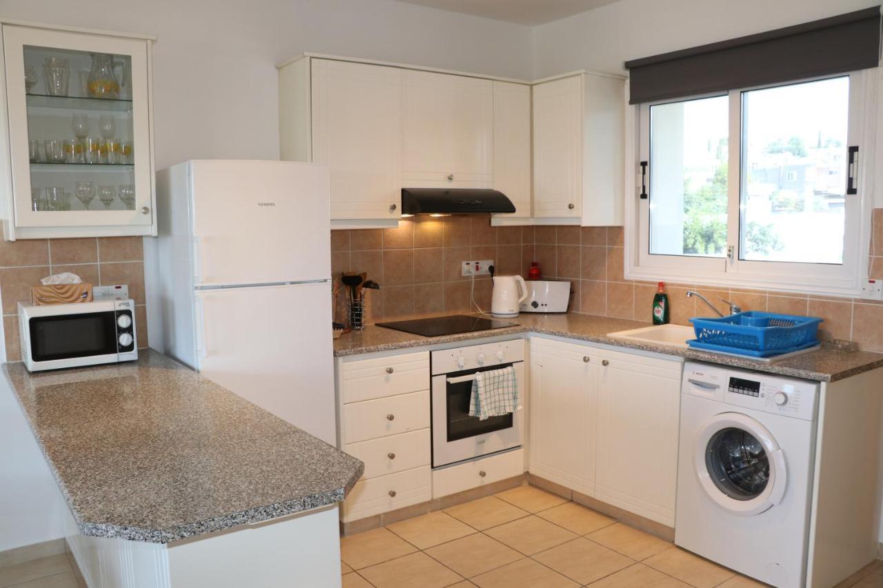 Sunset Apartment With Pool & 10 Mins To Venus Beach Paphos Exterior photo
