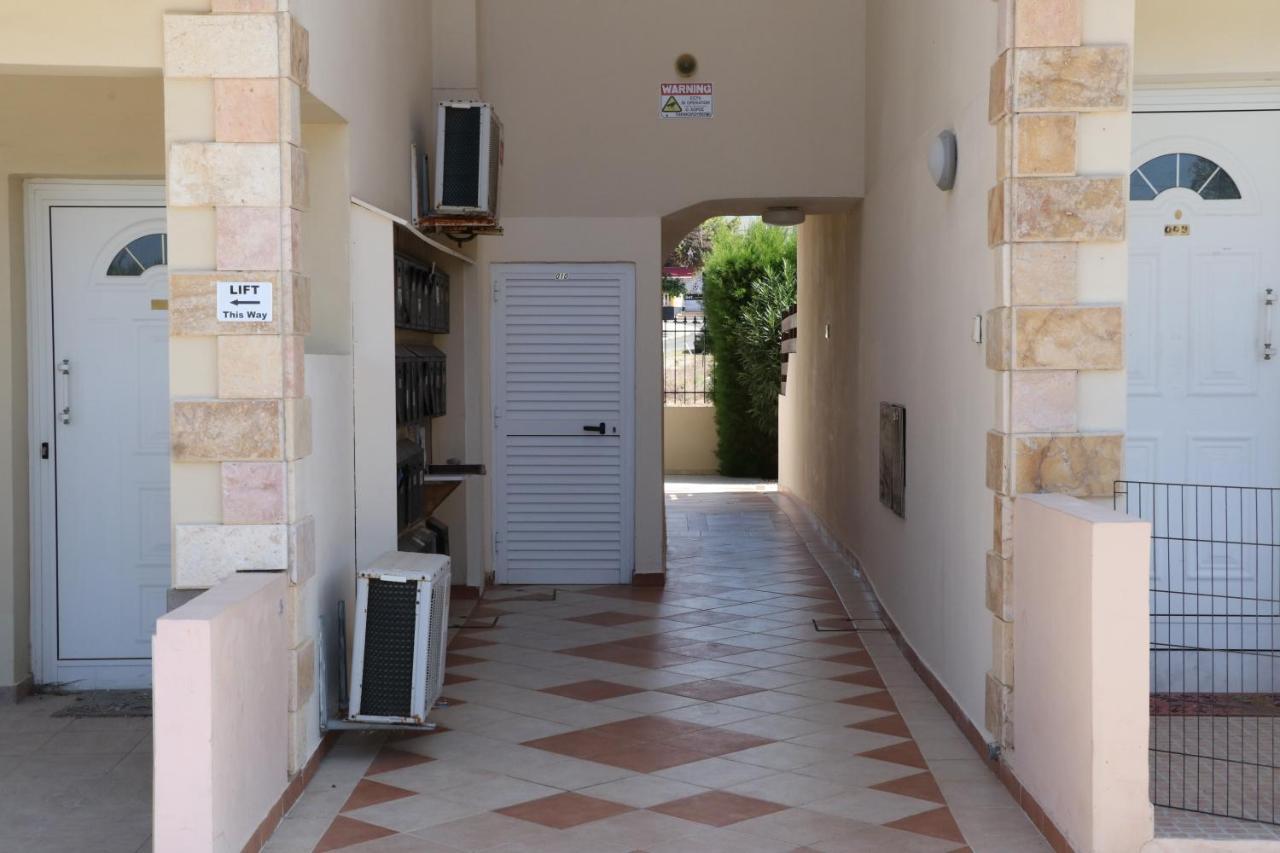 Sunset Apartment With Pool & 10 Mins To Venus Beach Paphos Exterior photo