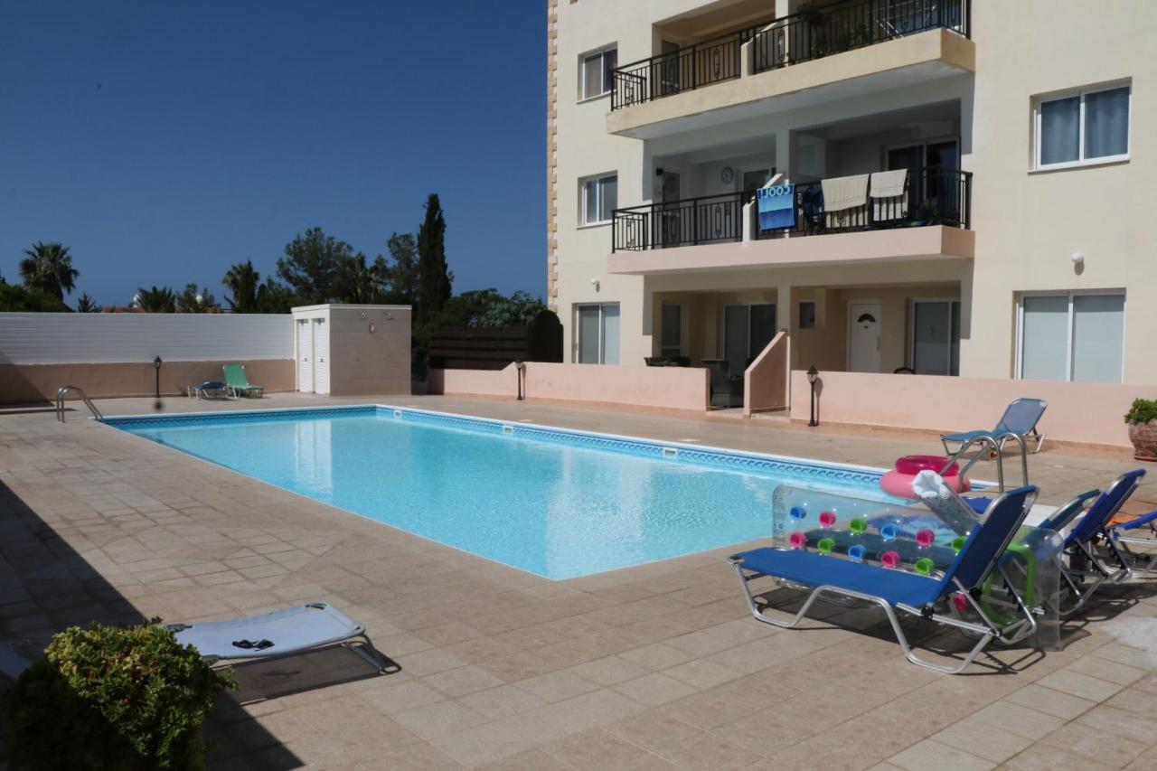 Sunset Apartment With Pool & 10 Mins To Venus Beach Paphos Exterior photo