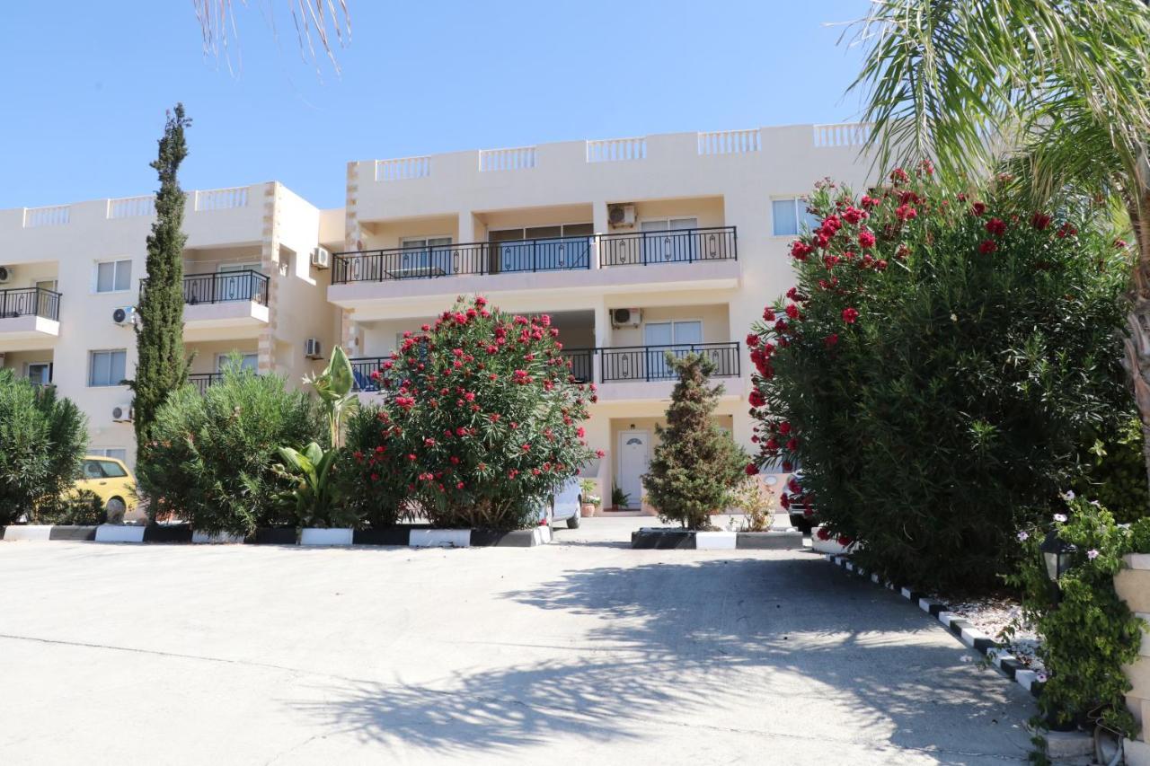 Sunset Apartment With Pool & 10 Mins To Venus Beach Paphos Exterior photo