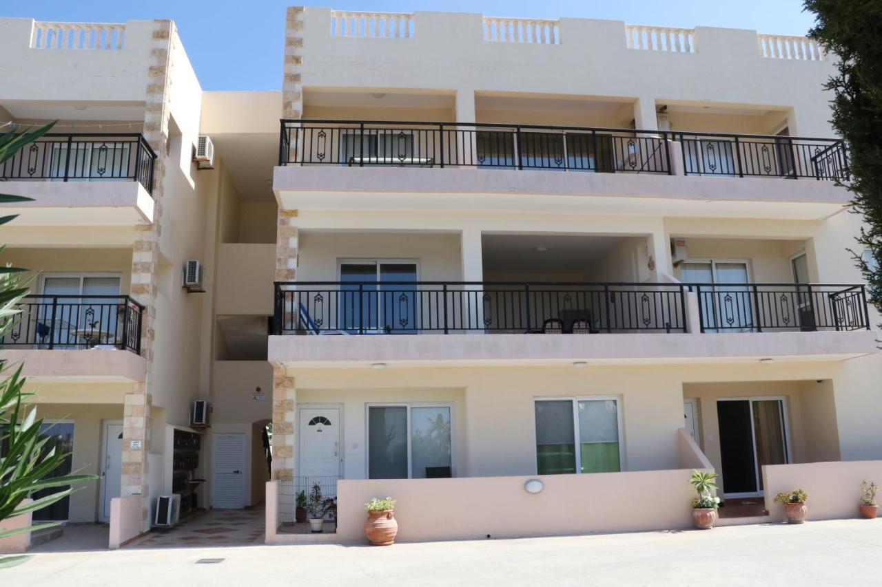 Sunset Apartment With Pool & 10 Mins To Venus Beach Paphos Exterior photo