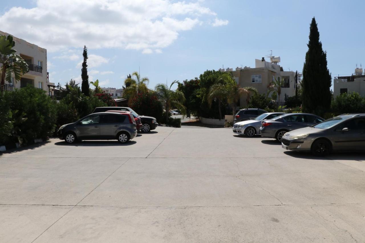 Sunset Apartment With Pool & 10 Mins To Venus Beach Paphos Exterior photo